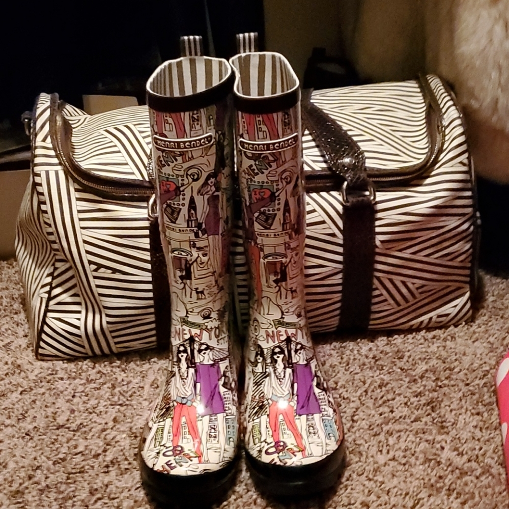 Henri Bendel Boots